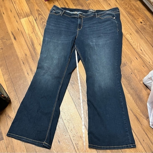 Torrid Luxe Slim Boot Jeans Medium Wash 28 Tall 28T C2 - Picture 3 of 7